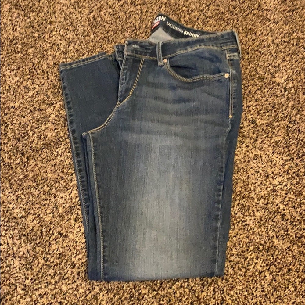 Denizen Levi’s Modern skinny jeans!!